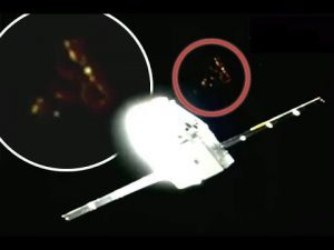 TR3B UFO filmed during SpaceX dragon mission - YouTube