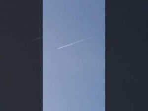 "UFO in the sky in Wichita Ks." One of the better UFO vids I've seen. Looks like the Tic Tak from the Nimitz video. : conspiracy